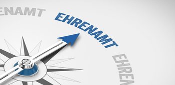 Ehrenamt Ein Kompass, dessen Nadel auf den Schriftzug „Ehrenamt“ zeigt